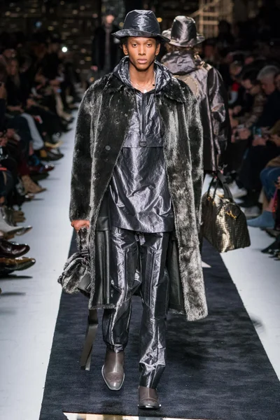 Look 54